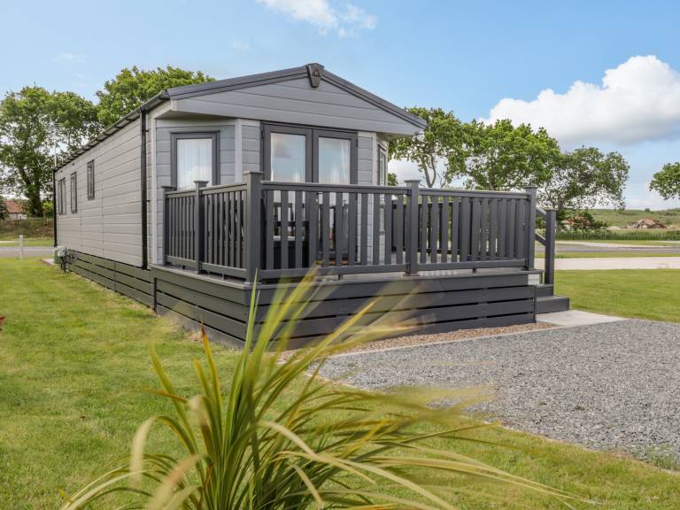 Cottage with yard | Beach view — photo 2