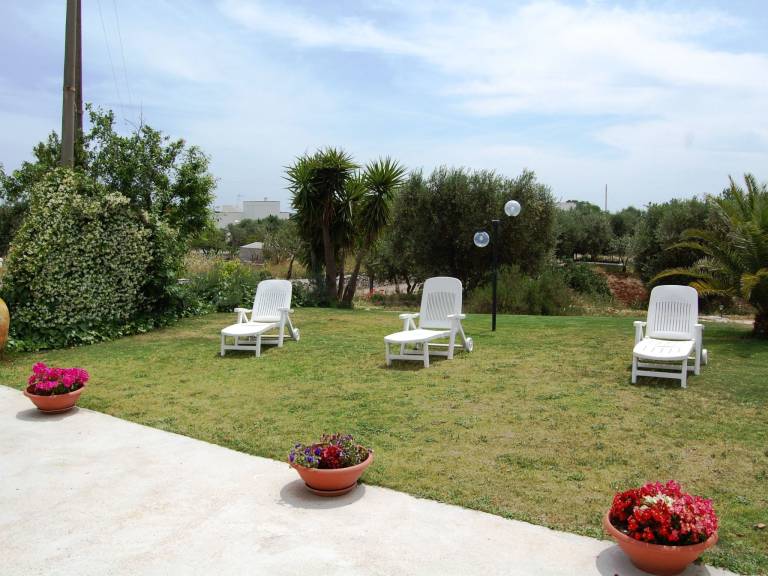 Apartment with barbeque & pool — photo 3