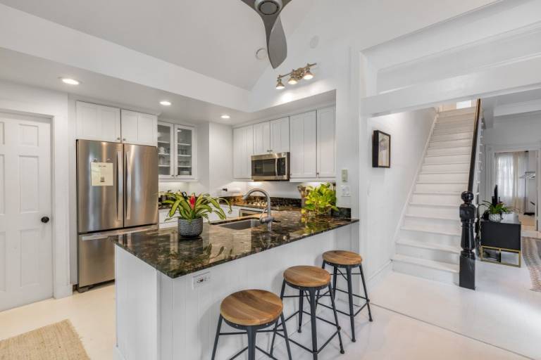 Family-oriented vacation home with grill, private pool & terrace | Next to Southernmost Point | Pet-friendly — photo 5