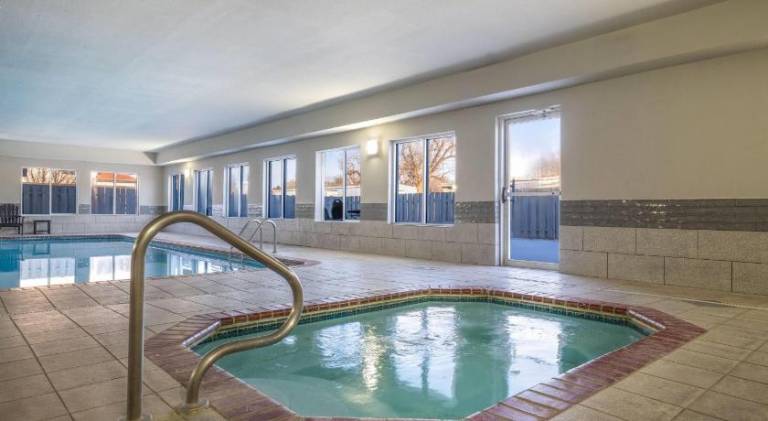 Days Inn by Wyndham Dodge City — photo 2