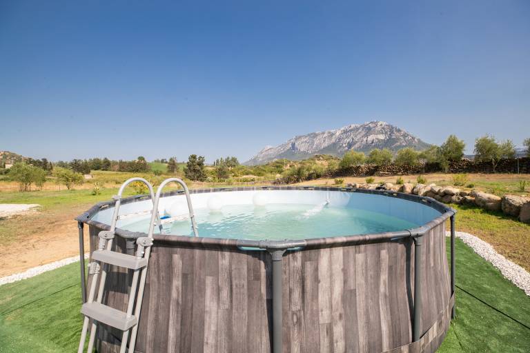 Family-oriented vacation home with barbeque, garden & private pool | Mountain view | Pet-friendly in Teo