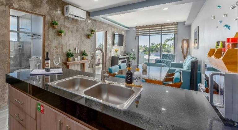 Luxe Modern-5 Star Area-Walk 2 Beach-Pool-View-King Bed in Mazatlán
