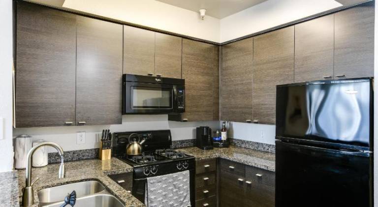 Cozy Unit Conveniently Located Pool View — photo 4