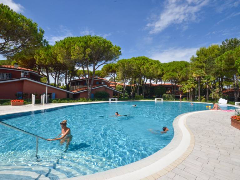 Holiday apartment with terrace, pool & garden | Pets are welcome — photo 2