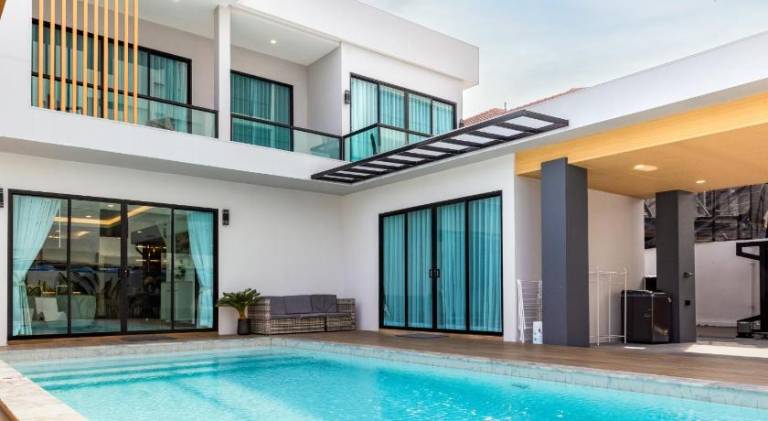 Luxury 6BR Private Pool Villa in Heart of Jomtien Beach 六卧室豪华泳池独栋别墅 中天核心区 in Pattaya