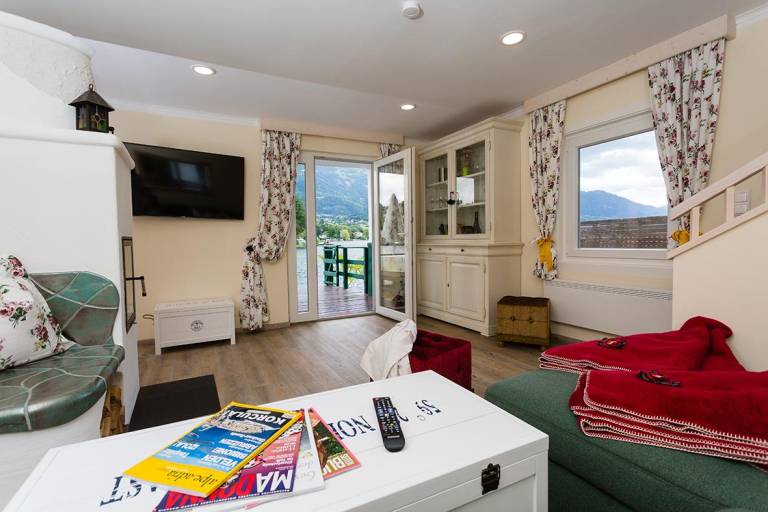 Children-friendly vacation home with patio, pool & sauna | Lake view | Good for workation | Pet-friendly — photo 4