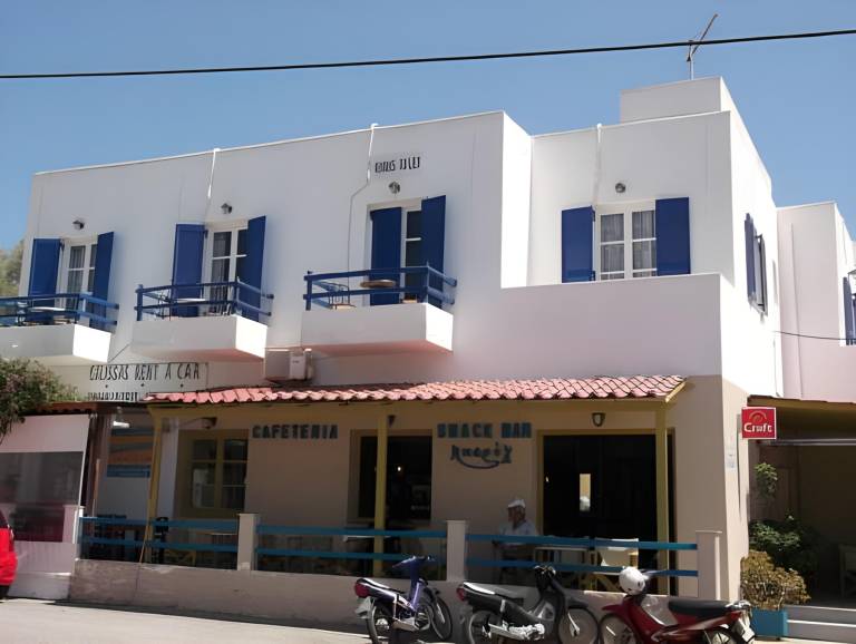 Manousos' Rooms in Syros
