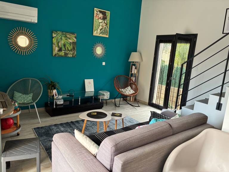 Villa with patio | Garden view — photo 4