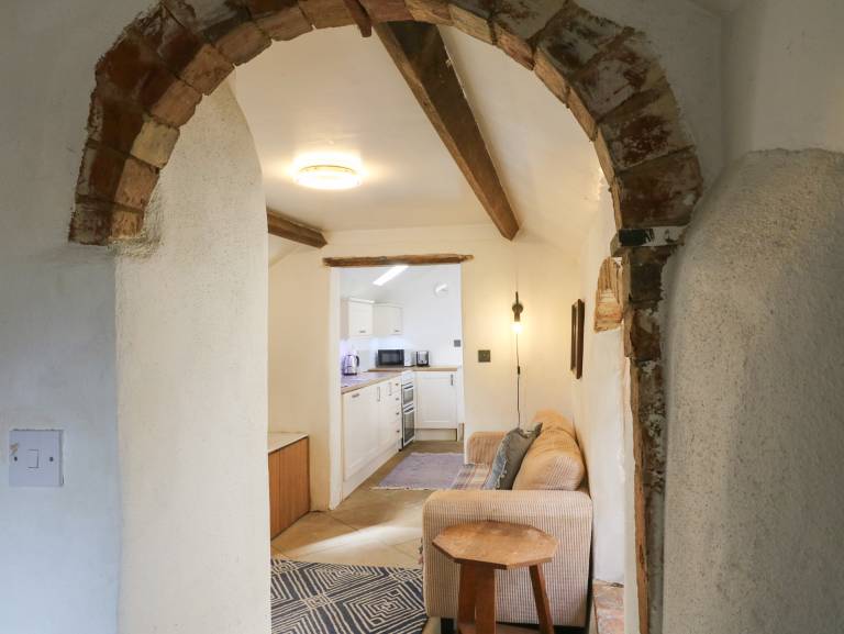 Cottage with garden — photo 2