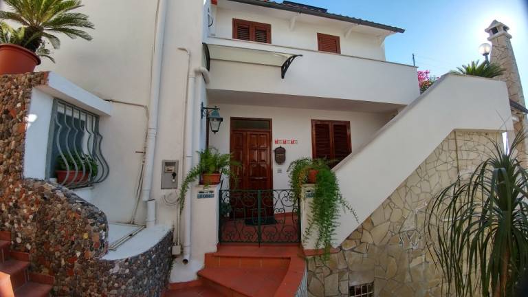 Villa with terrace | Nature view — photo 3