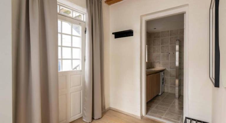 Cozy and Contemporary Ground Floor Retreat — photo 5