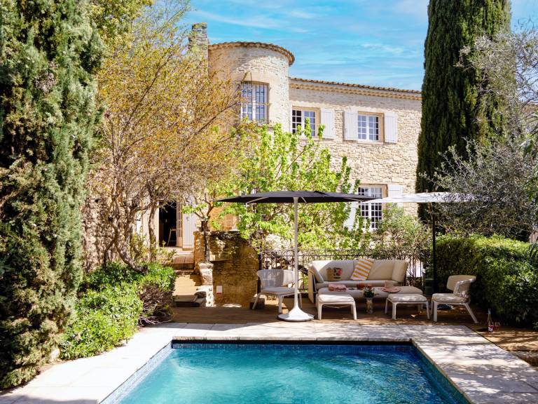 Villa with private pool & terrace in Nîmes