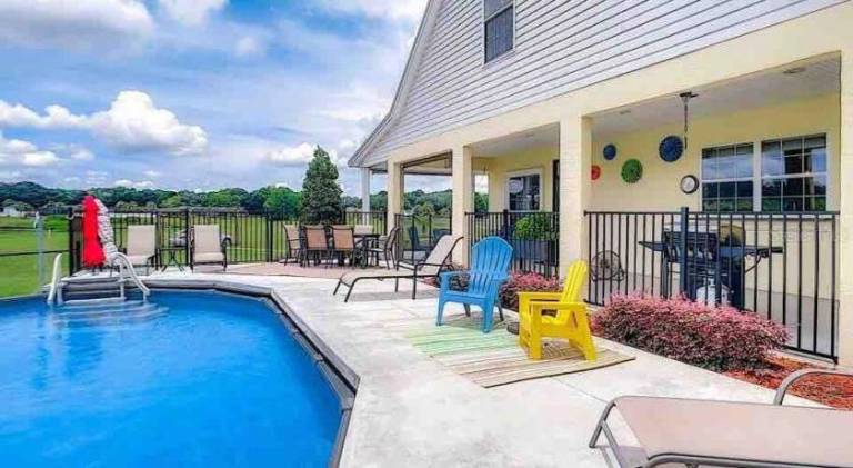 Apartment with pool — photo 3