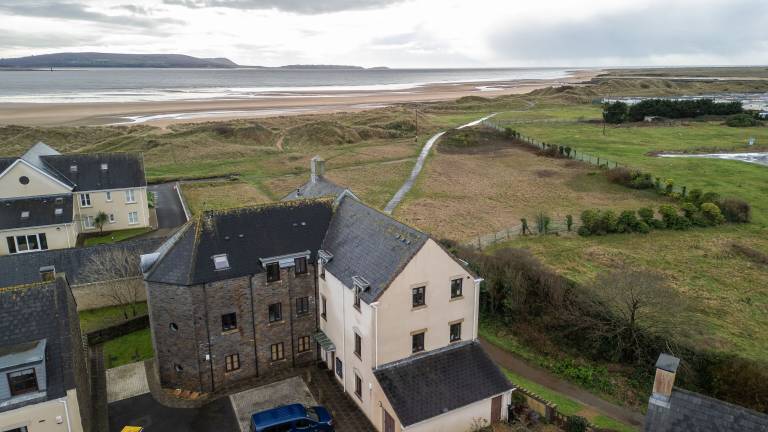 Apartment  Pembrey