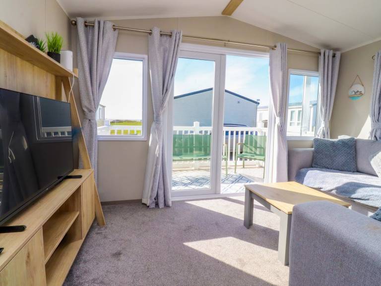 Children-friendly pleasant cottage with yard | Beach view | Pets allowed — photo 3