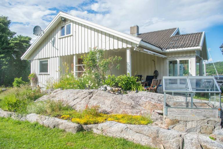 Family-oriented pleasant house with garden, barbeque & patio | Sea view | Pets allowed — photo 3