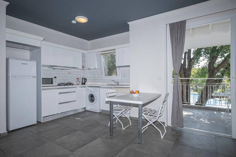Fully equipped lovely apartment with pool & yard | Close to the beach | Pet-friendly — photo 4