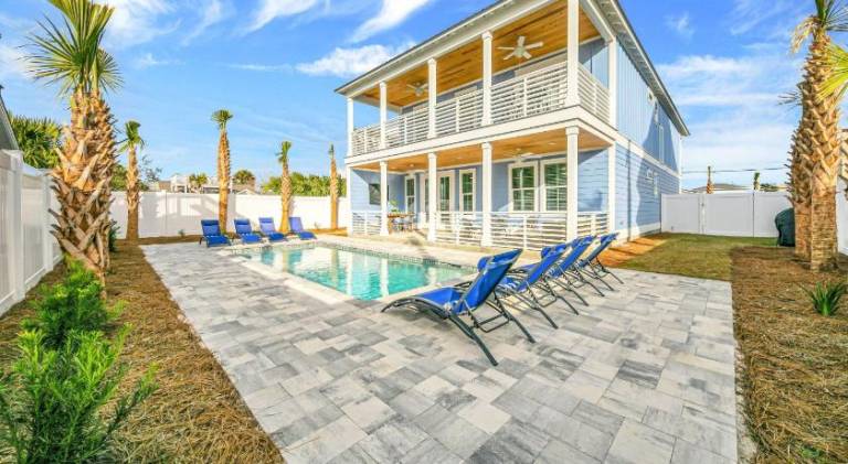 House with yard, terrace & private pool in Bay City, AL