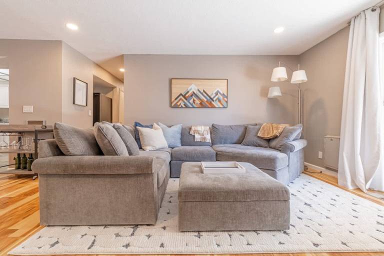 Children-friendly beautiful house with grill & yard | Good for workation | Pets are welcome in Reno, NV