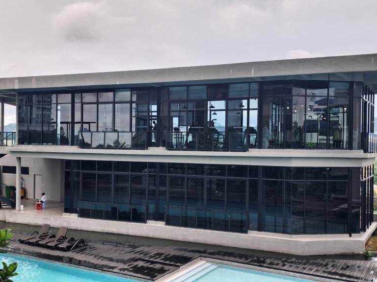 House with hot tub, yard & pool | Perfect for remote work — photo 3
