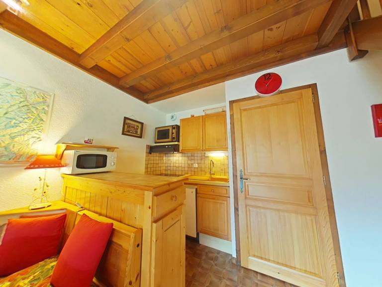 Center, 2 rooms mezzanine, balcony, elevator, 6 beds — photo 5