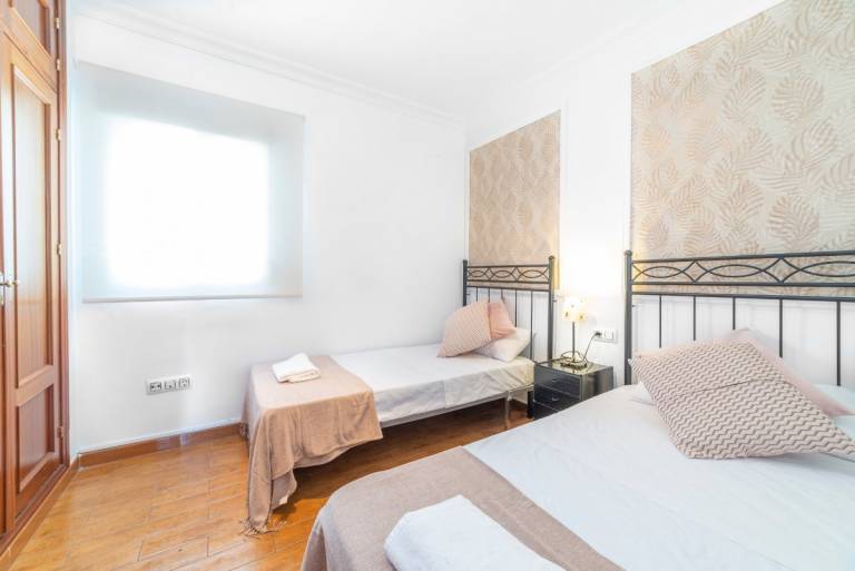 Apartment with hot tub | Next to Metropol Parasol — photo 3