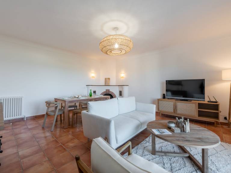 Rental apartment with terrace, barbeque & yard — photo 4