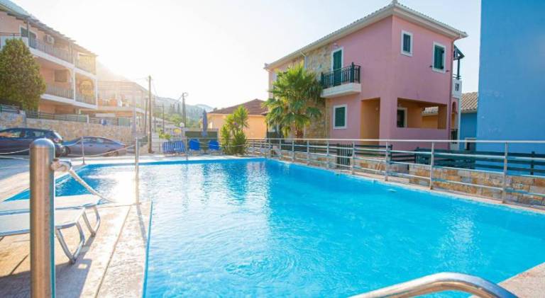 Villa with pool | Pets are welcome — photo 3