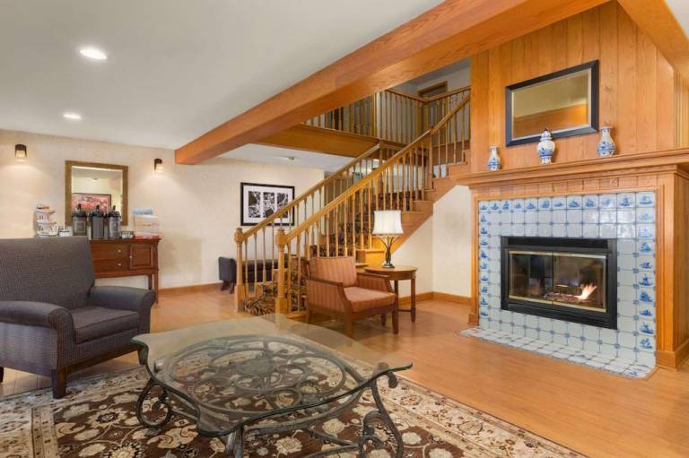 Country Inn & Suites by Radisson Holland MI