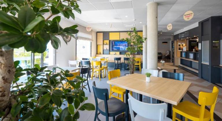 B&B HOTEL Troyes Magasins d'usine — photo 2
