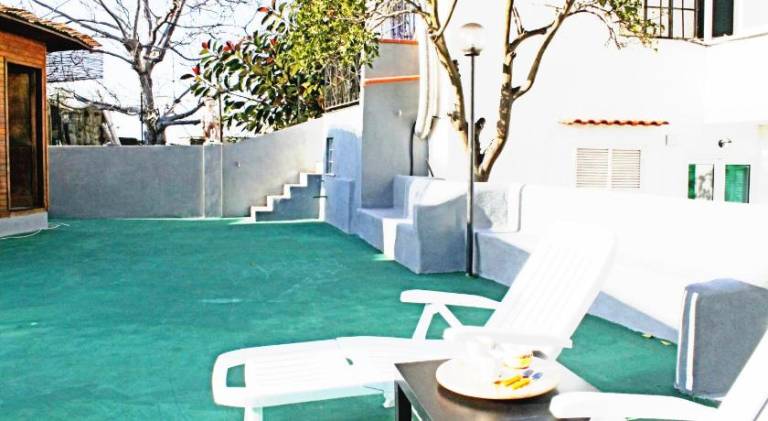 Holiday apartment with terrace & yard — photo 5