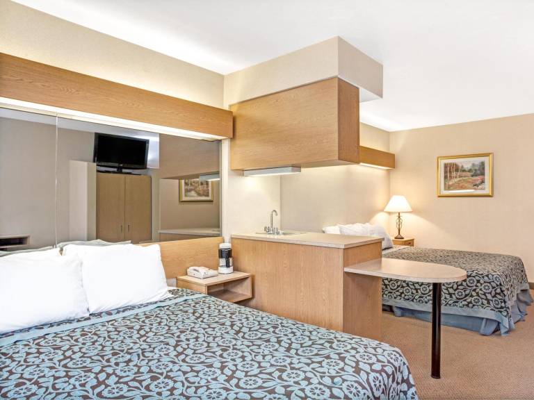 Days Inn by Wyndham Sturbridge — photo 2