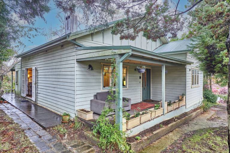 House  Leura