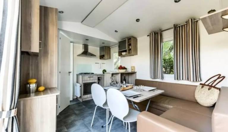 Charming mobile home with pool, barbecue & patio | Dogs allowed — photo 3