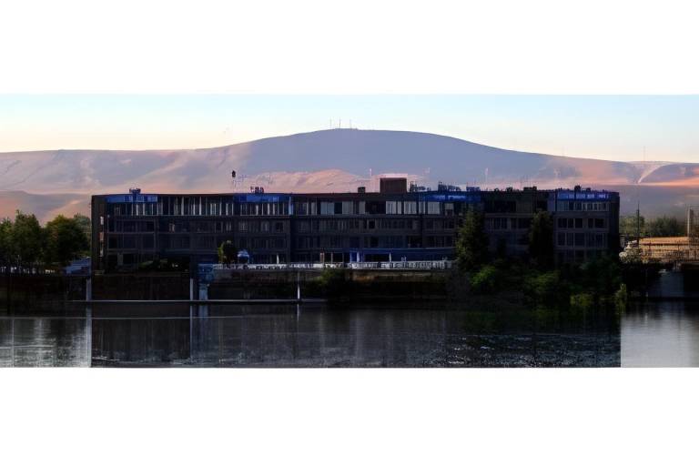 Clover Island Inn in Kennewick, WA