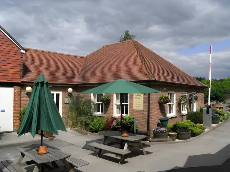 The Three Swans Hotel, Hungerford, Berkshire - The Coaching Inn Group — photo 5