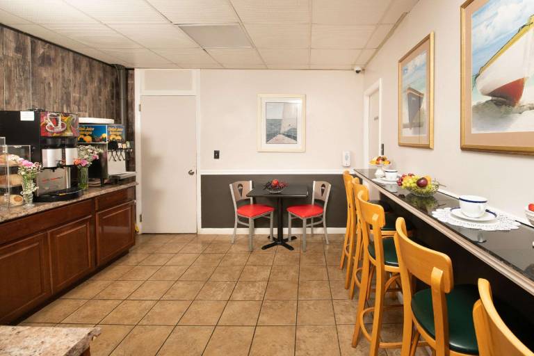Rodeway Inn Middletown - Newport — photo 4