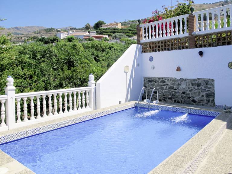 Fully equipped nice vacation home with terrace, grill & yard | Sea view | Next to the beach | Dogs allowed — photo 2