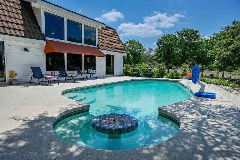 House  Lake Travis
