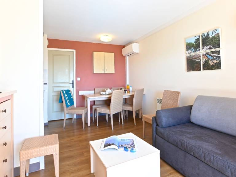 Rental apartment with pool, garden & terrace | Sea view — photo 2