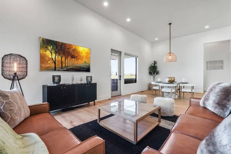 Family-oriented house with yard | Water view | Perfect for remote work | Pets are welcome — photo 2