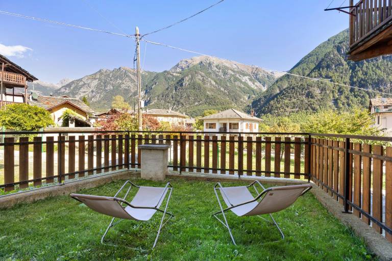 Chalet 'Maison Du Coeur - Bien-être' with Mountain View, Private Terrace and Wi-Fi — photo 3