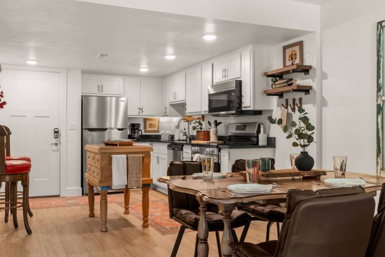 Condo with pool | Pets allowed — photo 2