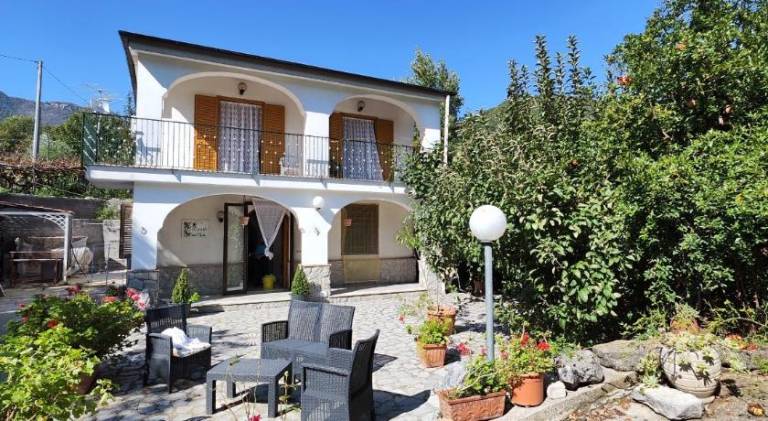 Fully equipped pleasant villa with BBQ, yard & patio | Pets allowed — photo 4