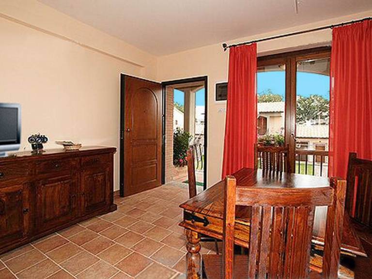 Rental apartment with yard, pool & barbeque — photo 5