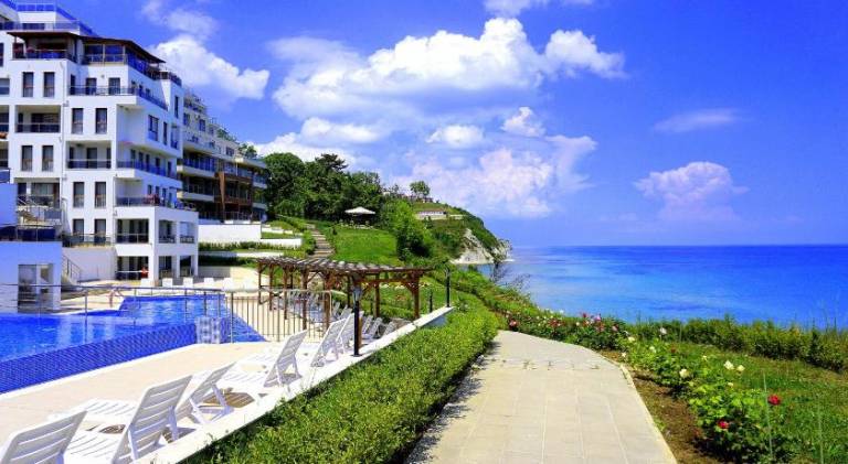 Wonderful holiday apartment with patio, yard & pool | Next to the beach | Pets allowed — photo 2