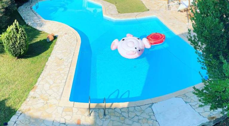 Villa with yard, private pool & grill | Suitable for remote work — photo 3