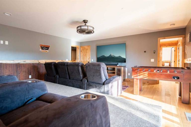 Fully equipped vacation home with grill | Pet-friendly — photo 2