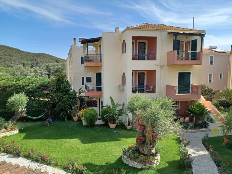 Απαρχοτέλ  Nikiana