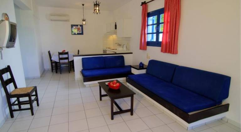 Pleasant serviced apartment with patio, garden & pool | Close to the beach | Pets are welcome — photo 2